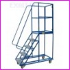 Pomost przejezdny (schody na ko�ach) WGP-125-o1, liczba schod�w: 4, wysoko��: 125 cm, z otwieran� do �rodka barierk� czo�ow�