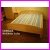 sypialnie drewniane w kolorze jasnym, sypialnia z materacem kolorowym