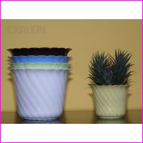 Doniczka Plastikowa Roza Stoj�ca Bia�a o �rednicy 10cm. Cena za 25szt